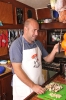 Fernando cucina a bordo di A Go Go